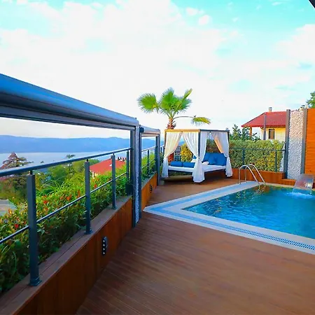 לינה וארוחת בוקר Fiyaka Garden Sapanca 3*