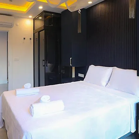 לינה וארוחת בוקר Fiyaka Garden Sapanca 3*